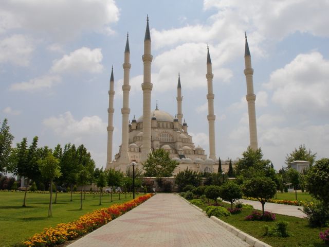 Turkey Sabanci Mosque in Adana.jpg